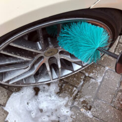 cepillo limpia llantas coche