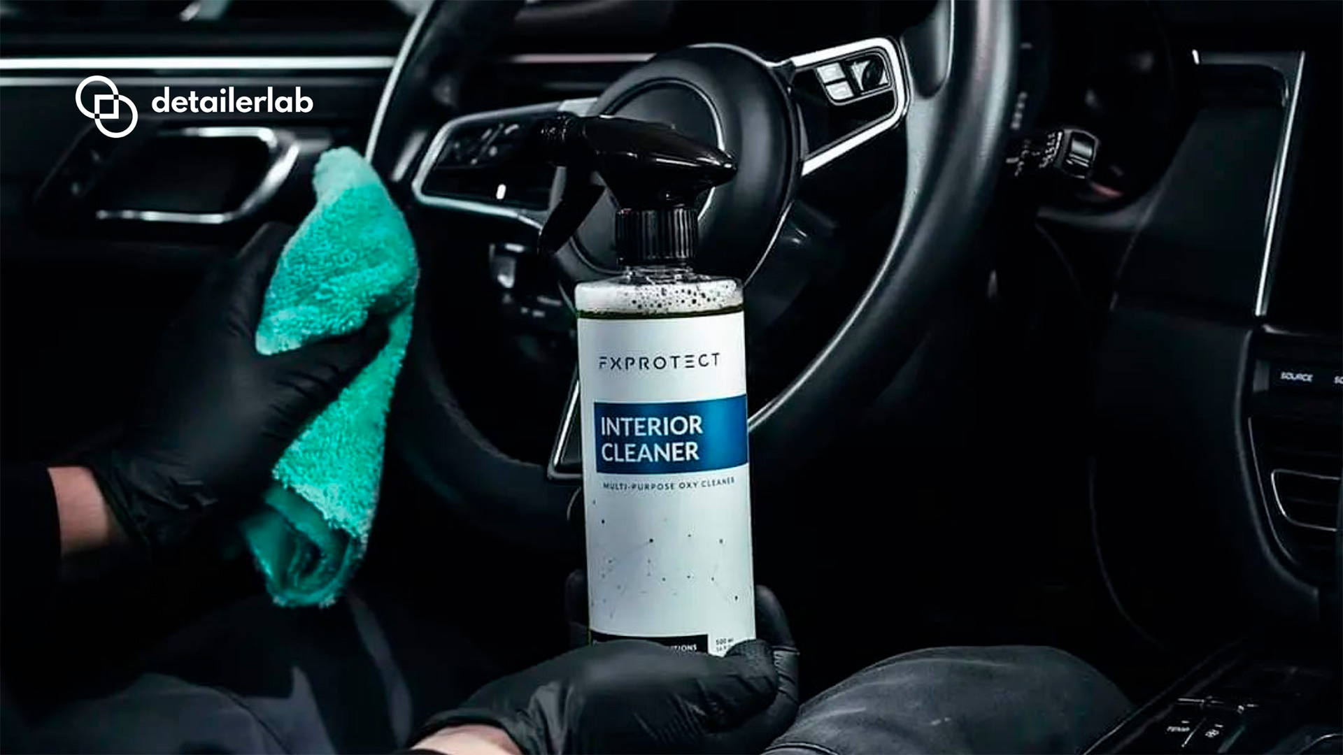 Cómo limpiar el interior del coche: tapicería, salpicadero